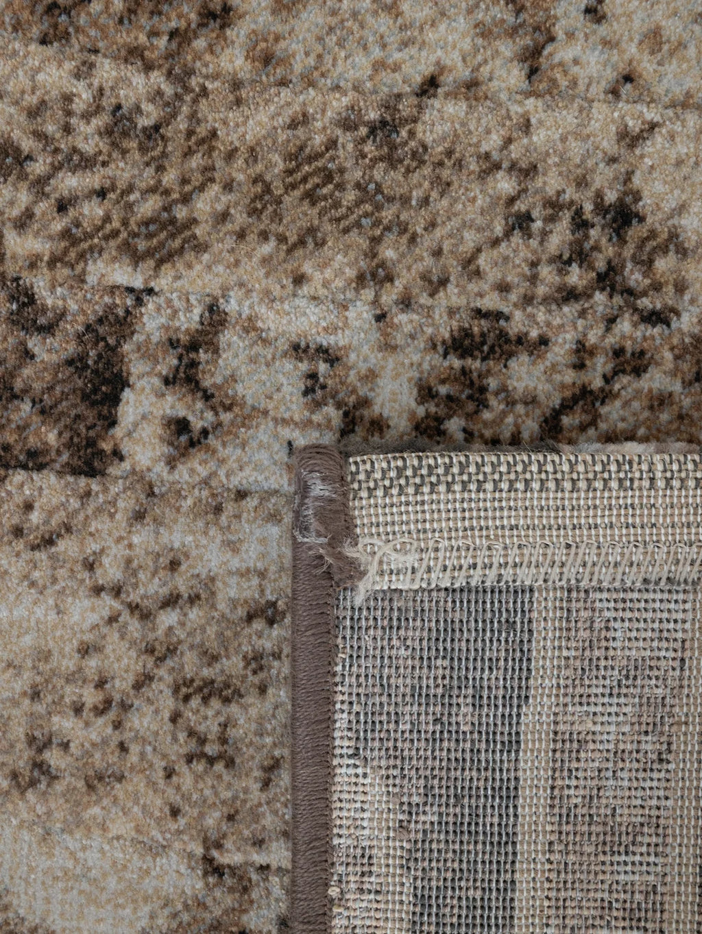 Engaging Rug in Warm Embrace
