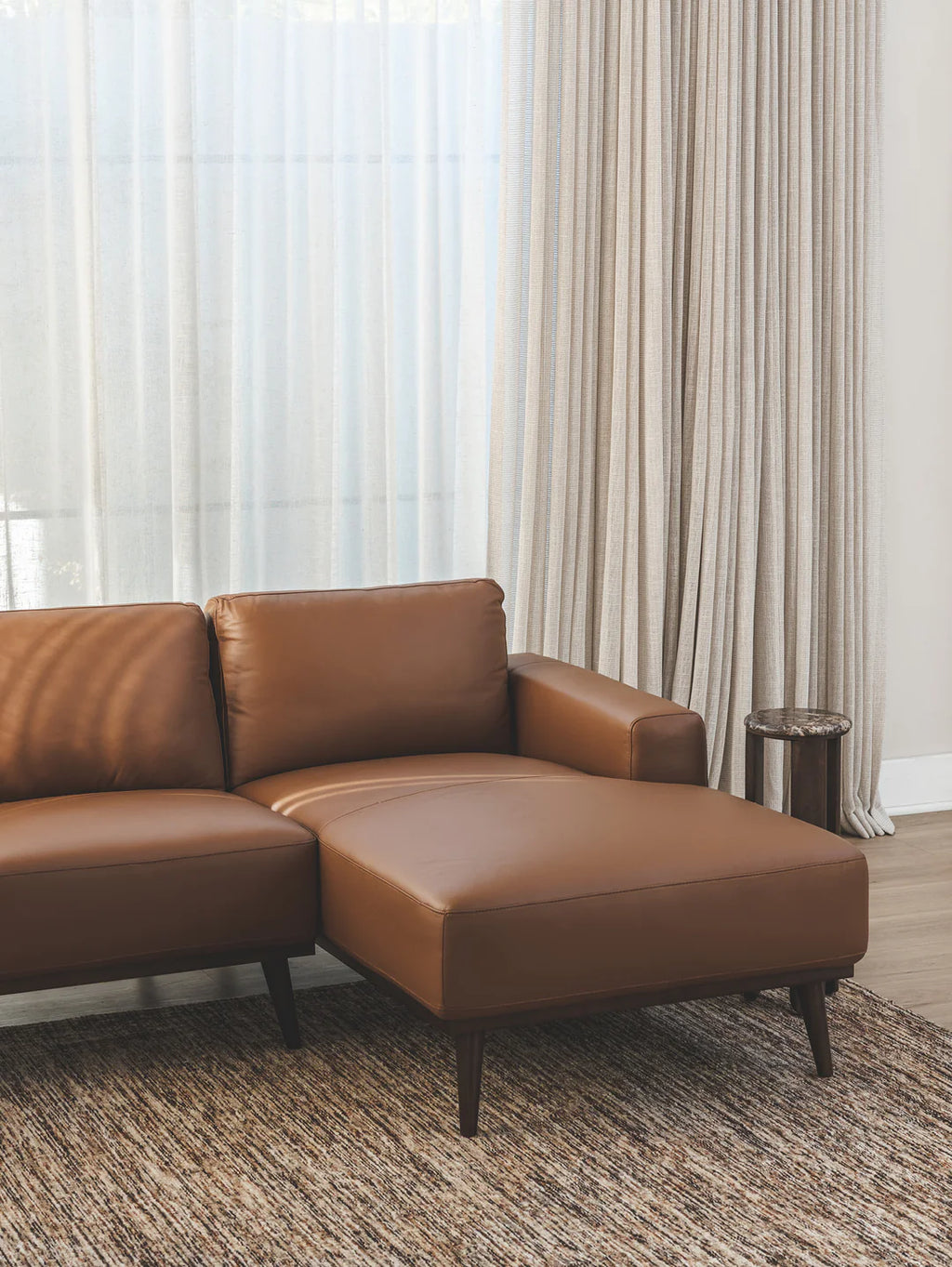 Enzo Chaise Sofa in Tan