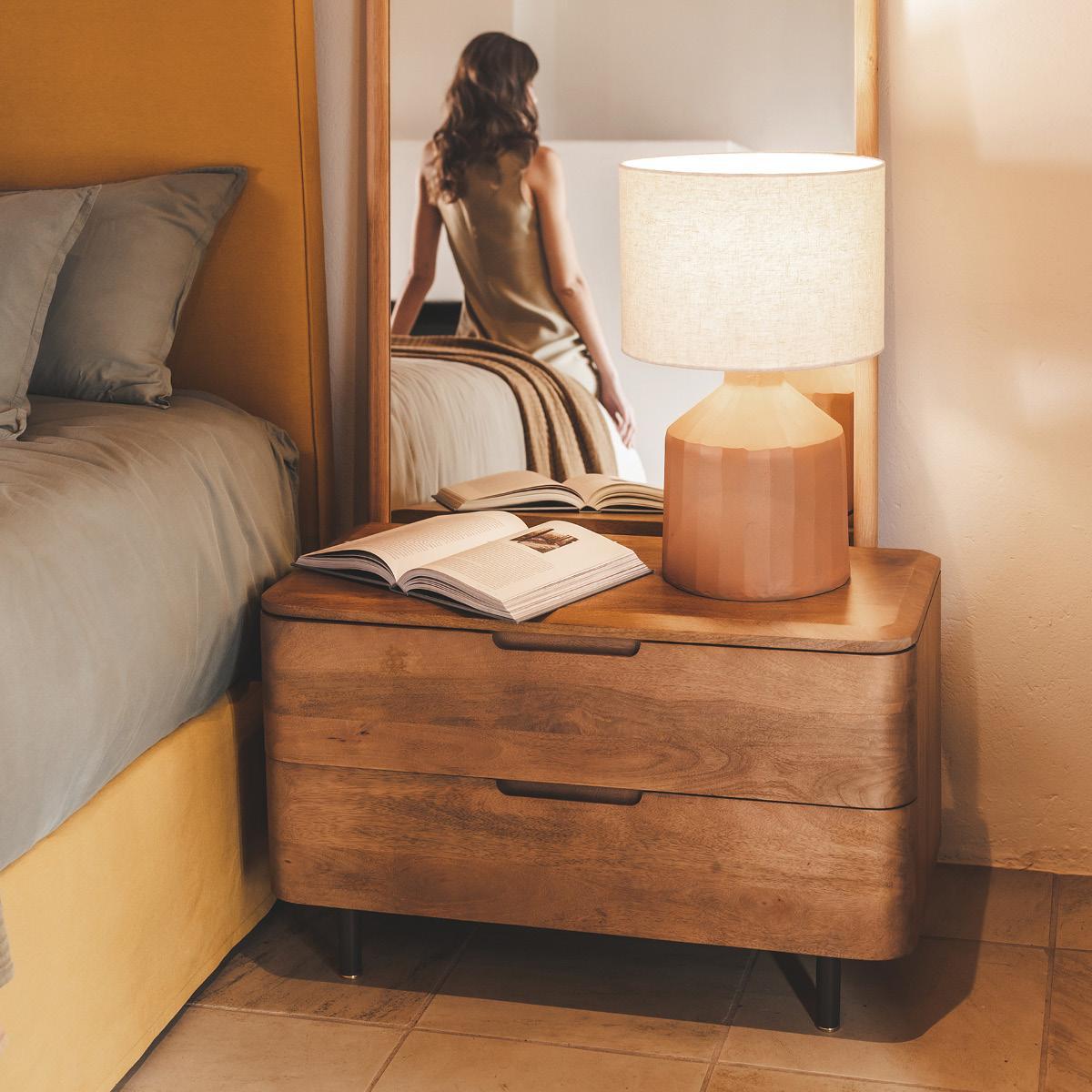 Brugge Nightstand Lrg
Nutmeg