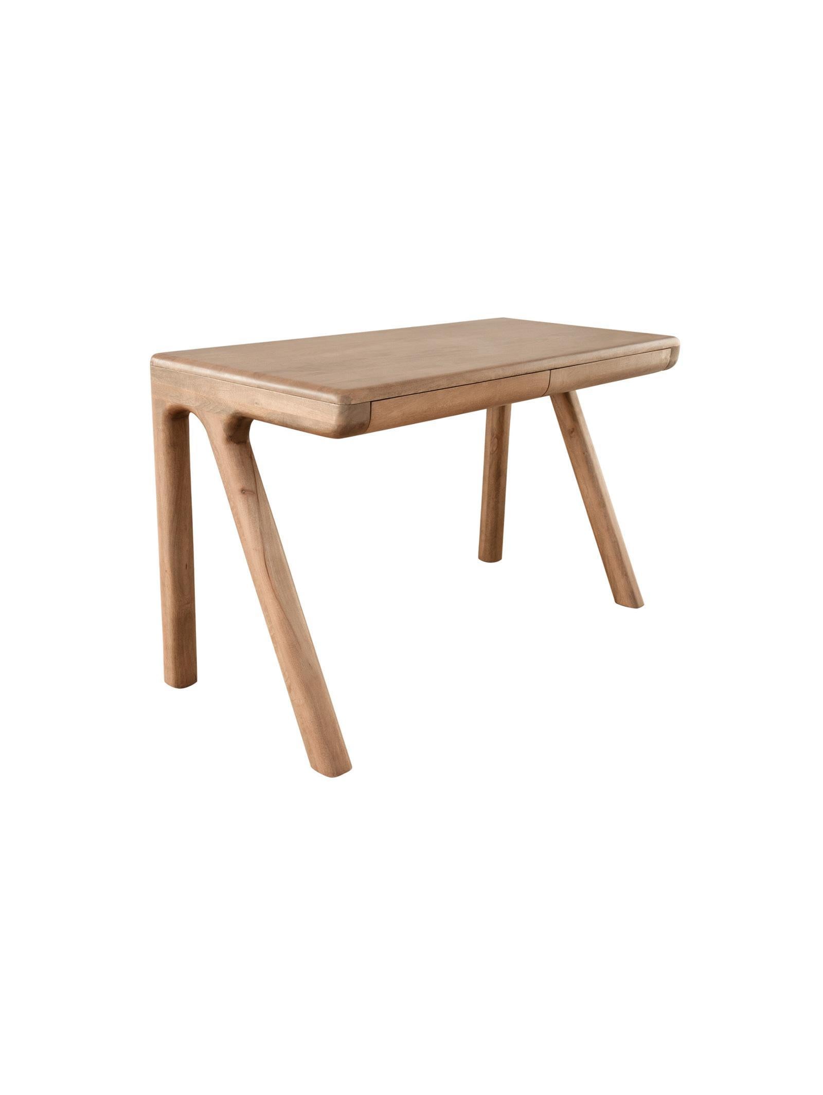 Valor Desk
Nutmeg