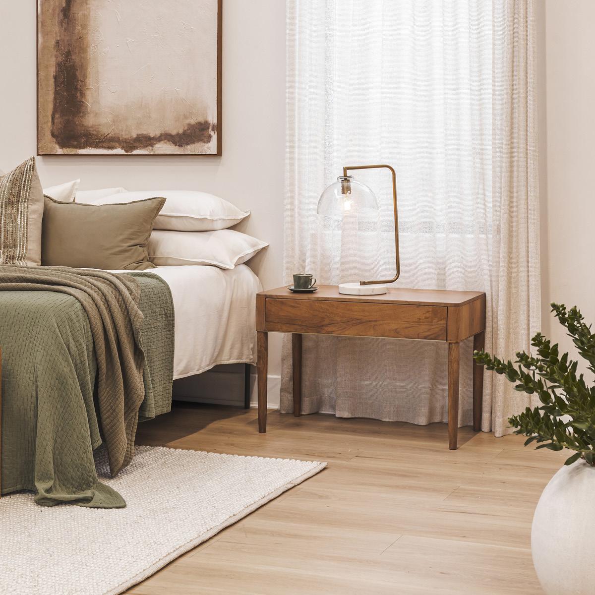 Siena Nightstand Lrg
Nutmeg