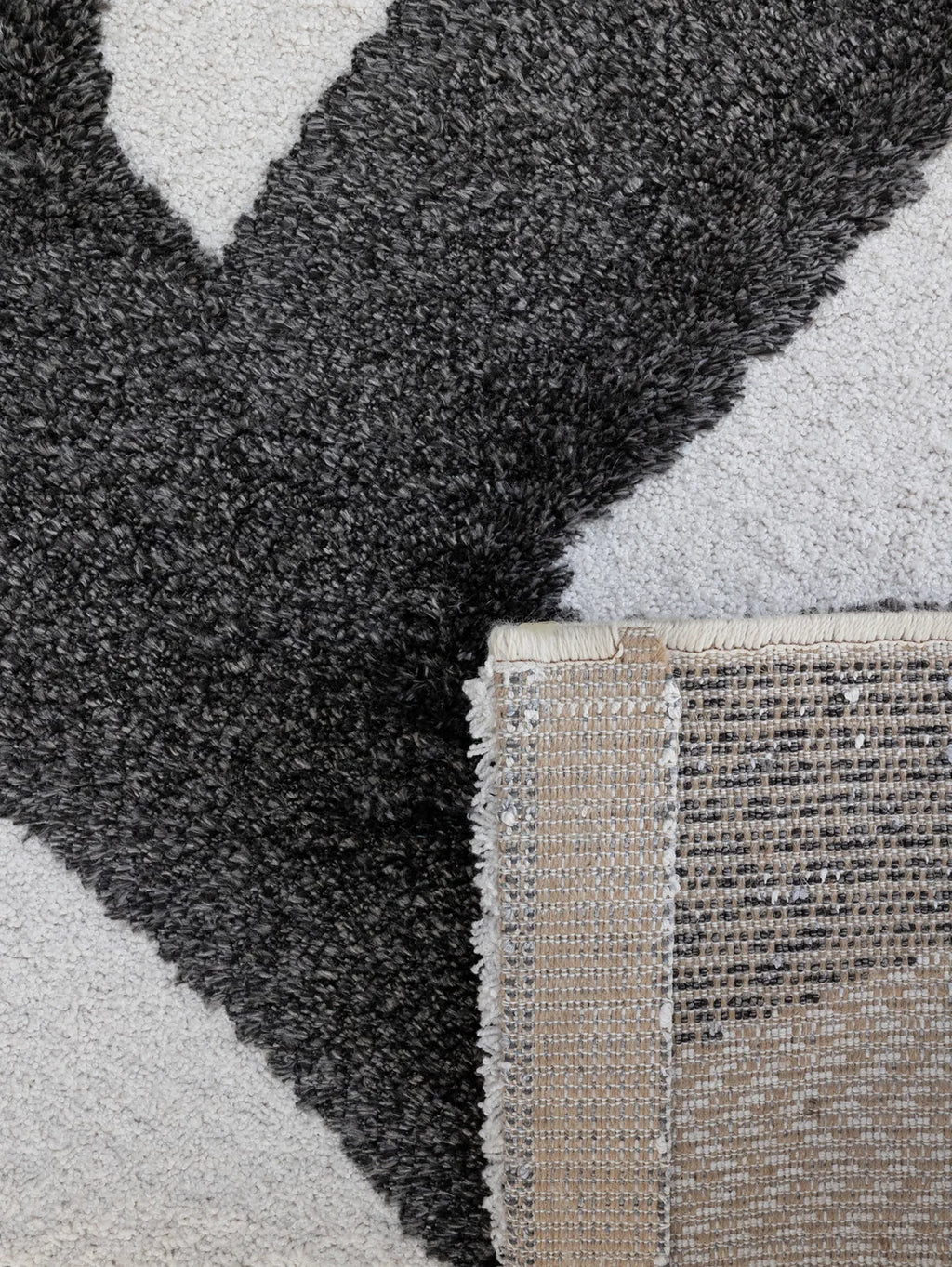 Enliven Rug in Mono